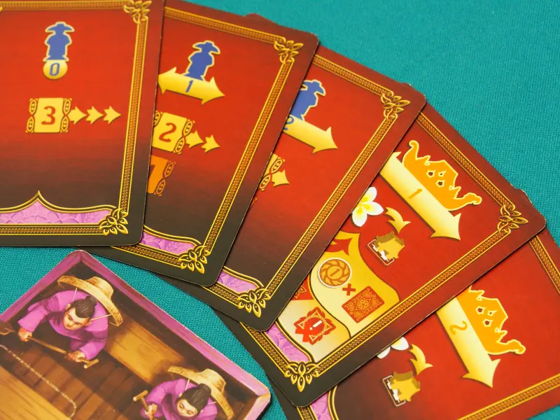 Mano de cartas disponibles del jugador violeta